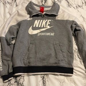 Nike pullover size small